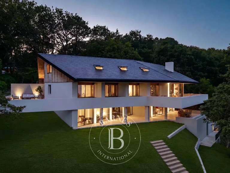 Maison Cateri - 8 chambres - 540m²