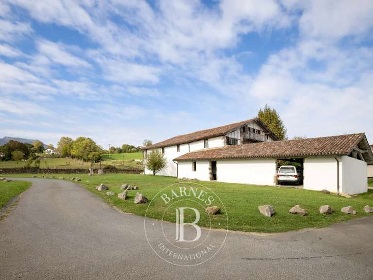 Maison Saint-Pée-sur-Nivelle - 628m²