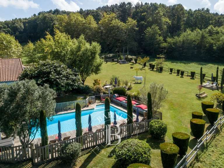 Maison Saint-Pée-sur-Nivelle - 14 chambres - 620m²