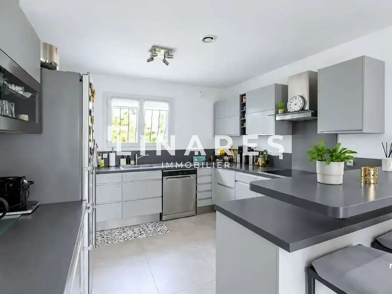 Maison Aix-en-Provence - 4 chambres - 140m²