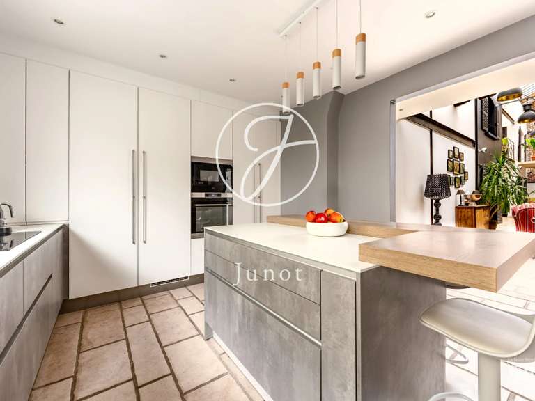 Maison Courbevoie - 6 chambres - 376m²