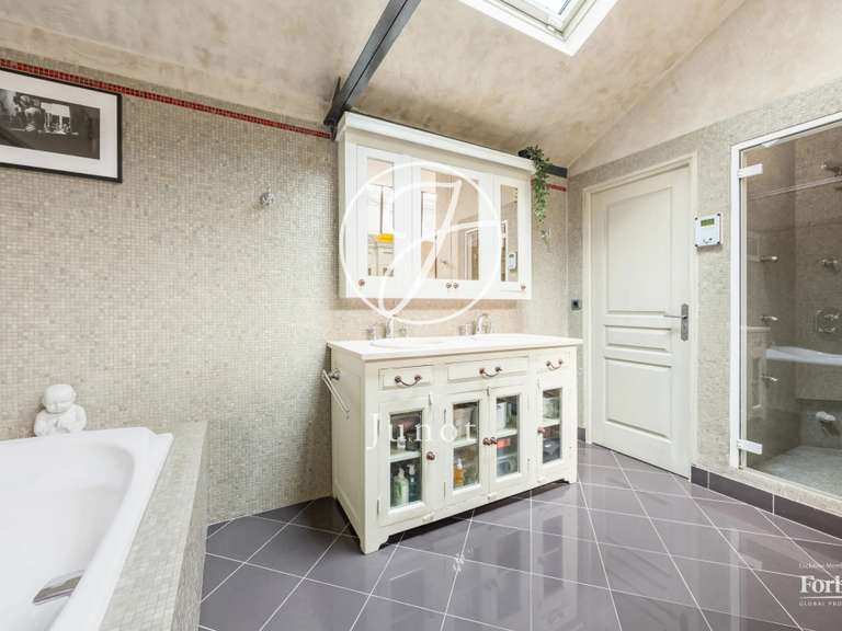 Maison Courbevoie - 6 chambres - 376m²