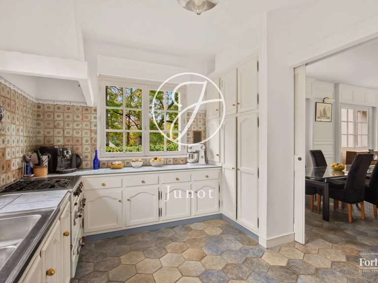 Maison Marnes-la-Coquette - 5 chambres - 330m²