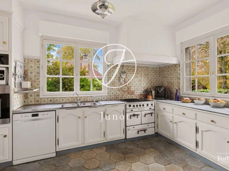 Maison Marnes-la-Coquette - 5 chambres - 330m²