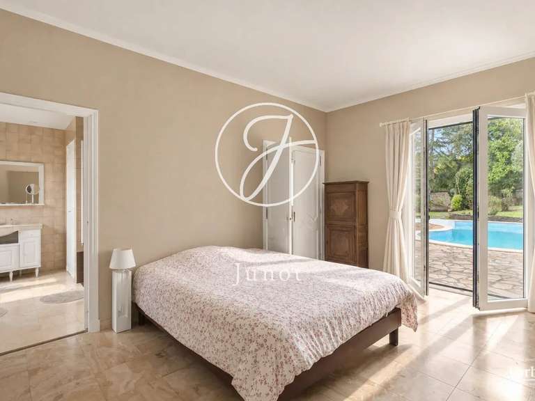 Maison Marnes-la-Coquette - 5 chambres - 330m²