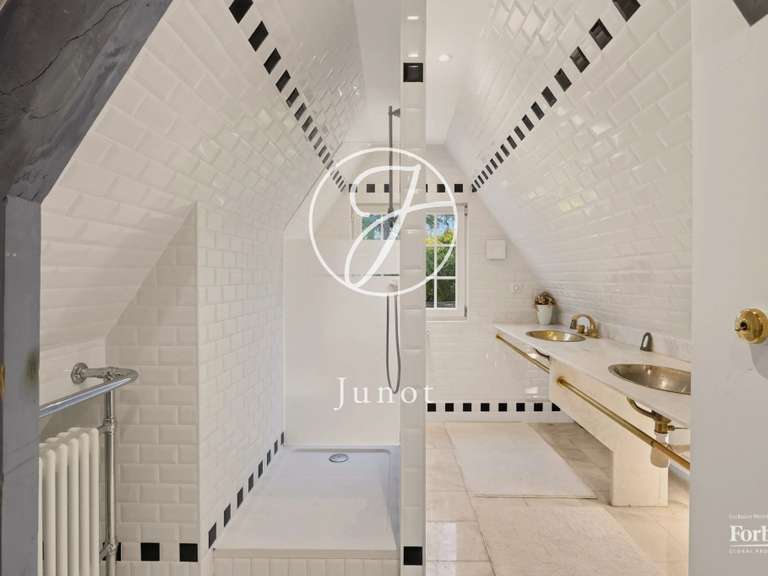 Maison Marnes-la-Coquette - 5 chambres - 330m²