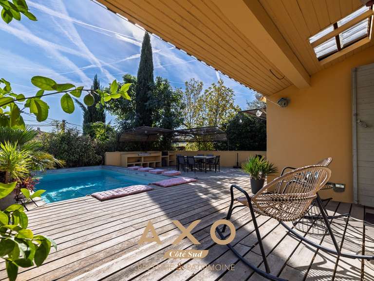 Maison Éguilles - 4 chambres - 168m²