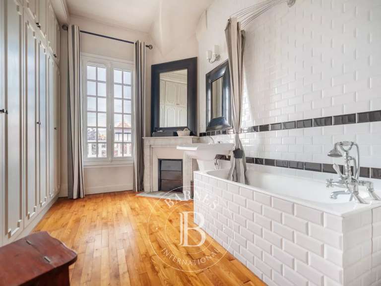 Maison Saint-Maur-des-Fossés - 5 chambres - 200m²