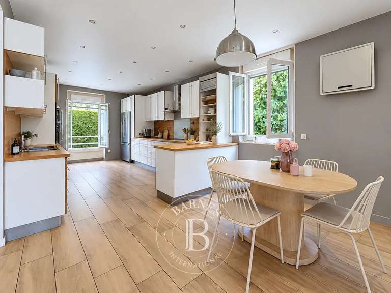 Maison Saint-Maur-des-Fossés - 5 chambres - 419m²