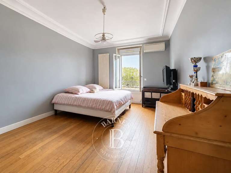 Maison Saint-Maur-des-Fossés - 5 chambres - 419m²