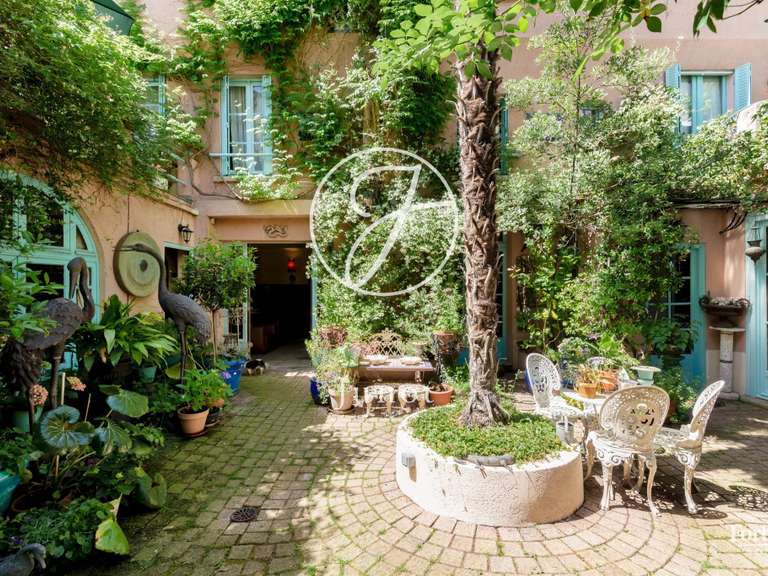 Appartement Paris 18e - 4 chambres - 184m²