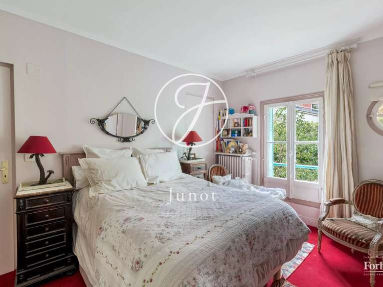 Appartement Paris 18e - 4 chambres - 184m²