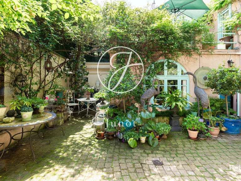 Appartement Paris 18e - 4 chambres - 184m²