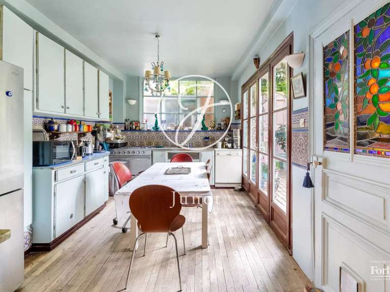 Appartement Paris 18e - 4 chambres - 184m²
