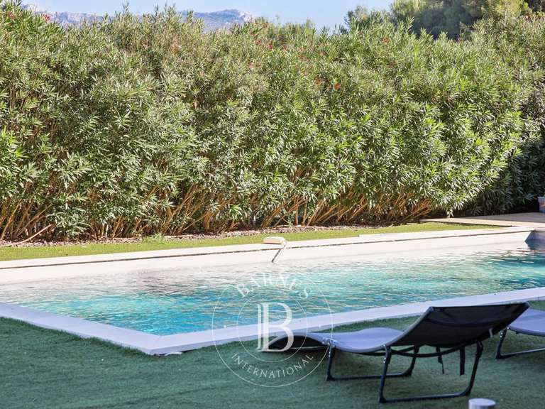 Maison Roquevaire - 4 chambres - 230m²