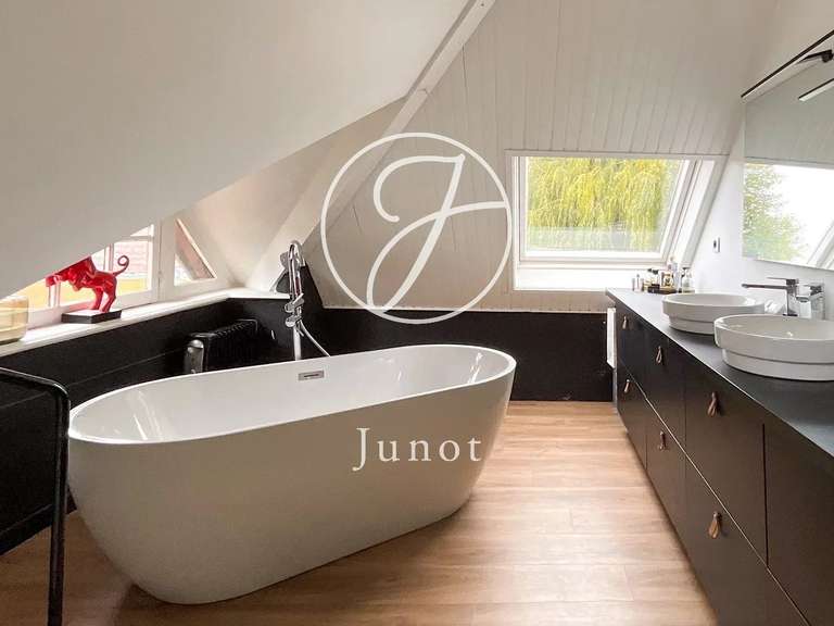 Maison Neuville-en-Ferrain - 5 chambres - 310m²