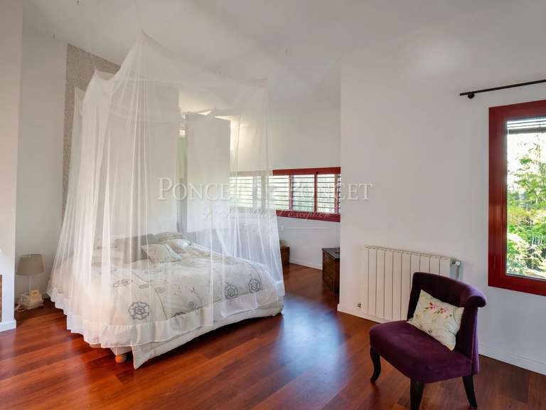 Maison Castelnau-le-Lez - 5 chambres - 221m²