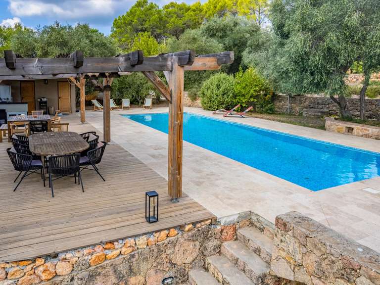 Maison Bagnols-en-Forêt - 7 chambres - 486m²