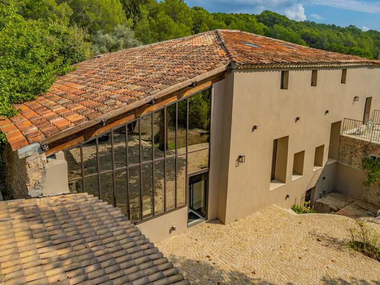 Maison Bagnols-en-Forêt - 7 chambres - 486m²