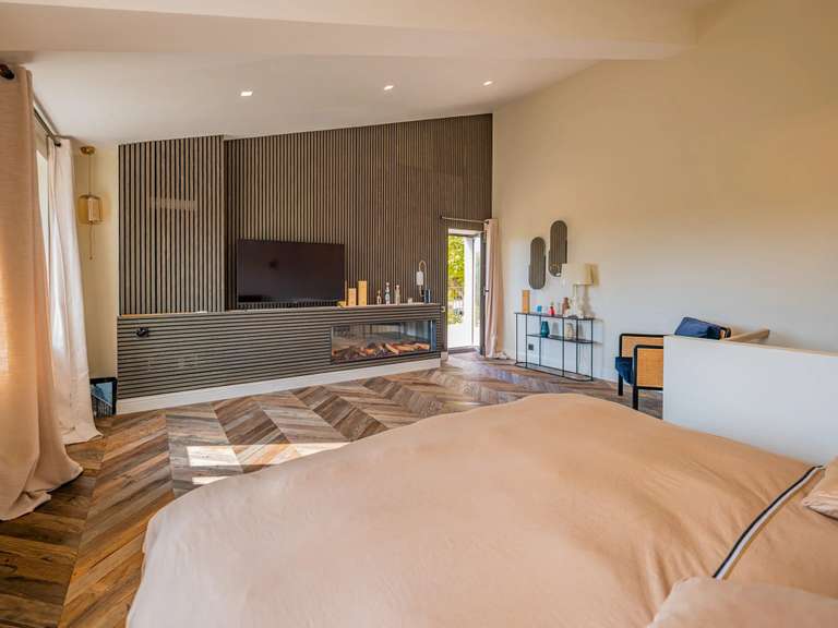 Maison Bagnols-en-Forêt - 7 chambres - 486m²