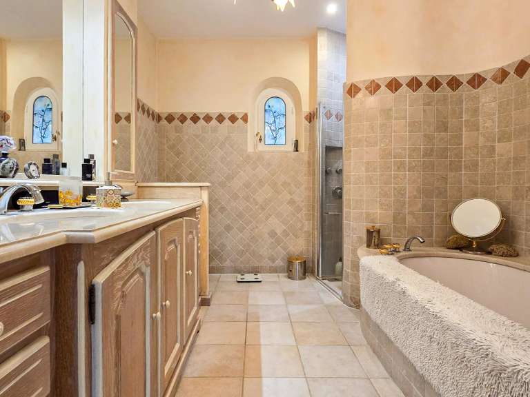 Maison Fréjus - 4 chambres - 223m²