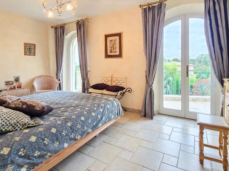 Maison Fréjus - 4 chambres - 223m²