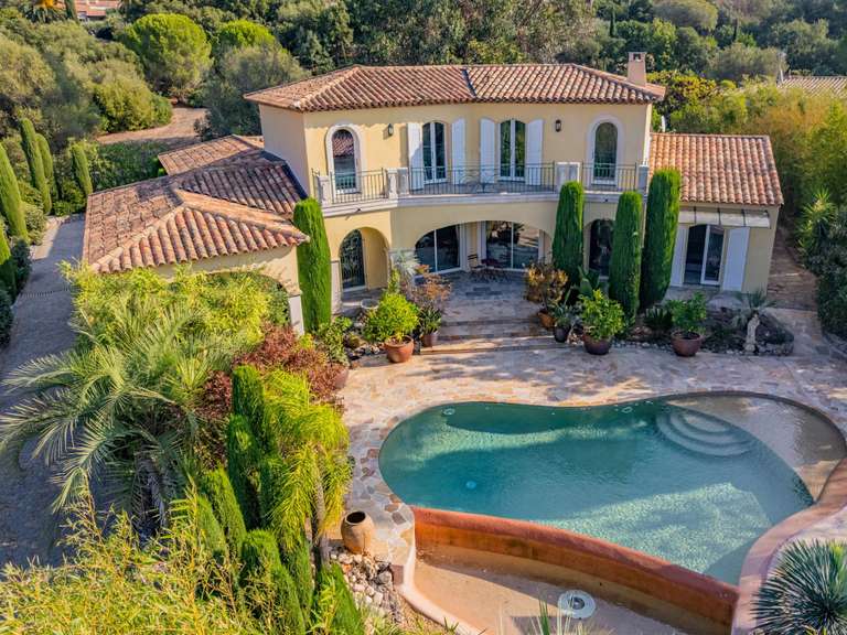 Maison Fréjus - 4 chambres - 223m²