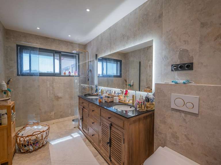 Maison Roquebrune-sur-Argens - 8 chambres - 400m²