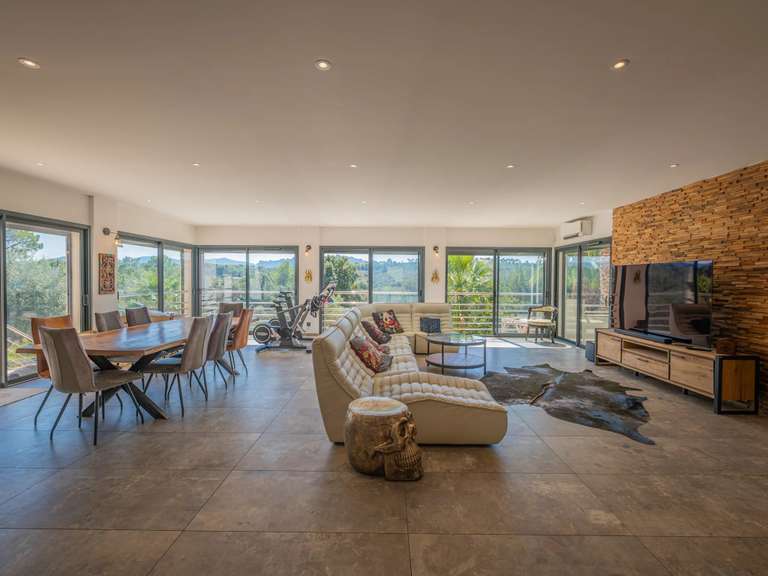 Maison Roquebrune-sur-Argens - 8 chambres - 400m²