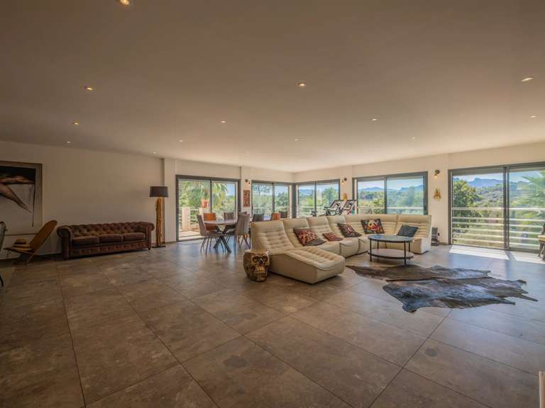 Maison Roquebrune-sur-Argens - 8 chambres - 400m²