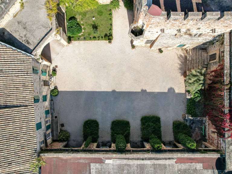 Maison Uzès - 14 chambres - 1029m²