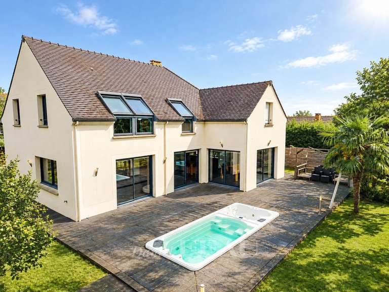 Maison Orgeval - 6 chambres - 258m²