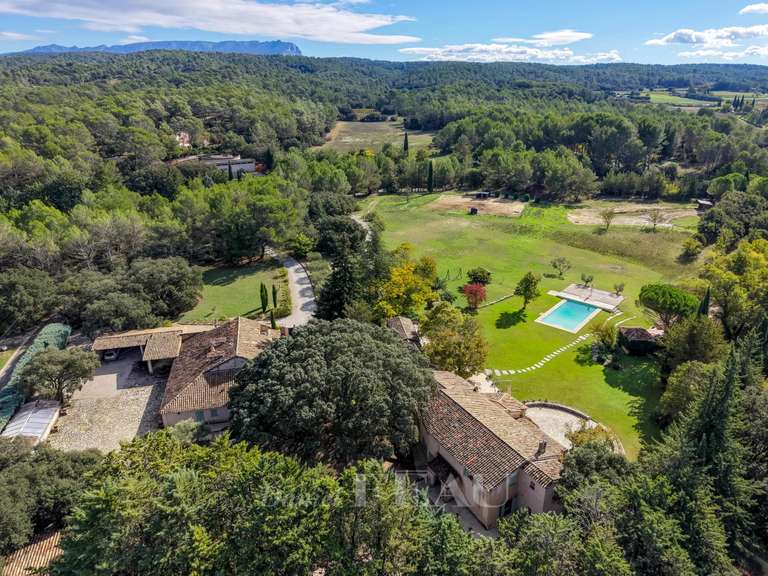 Maison Venelles - 4 chambres - 470m²
