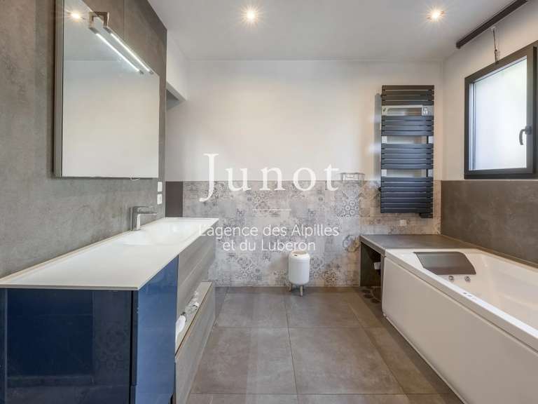 Maison Rochefort-du-Gard - 3 chambres - 161m²