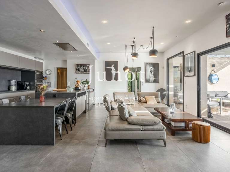 Maison Rochefort-du-Gard - 3 chambres - 161m²