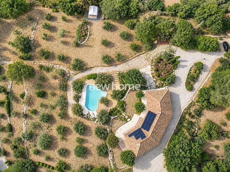 Maison Saint-Antonin-du-Var - 3 chambres - 202m²