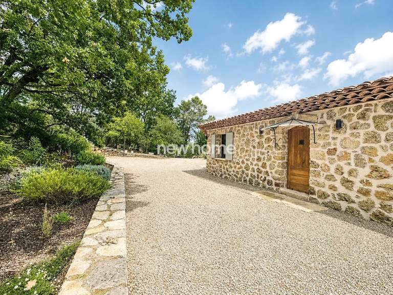 Maison Saint-Antonin-du-Var - 3 chambres - 202m²