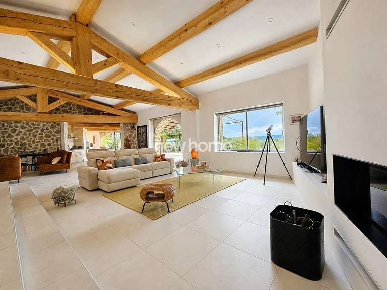 Maison Saint-Antonin-du-Var - 3 chambres - 202m²