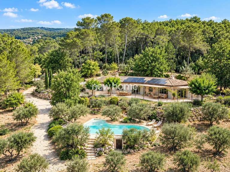 Maison Saint-Antonin-du-Var - 3 chambres - 202m²