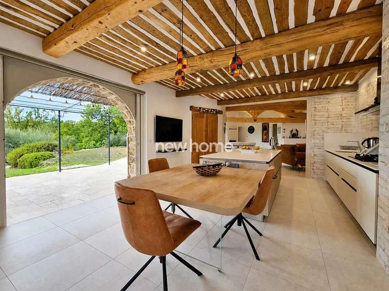 Maison Saint-Antonin-du-Var - 3 chambres - 202m²