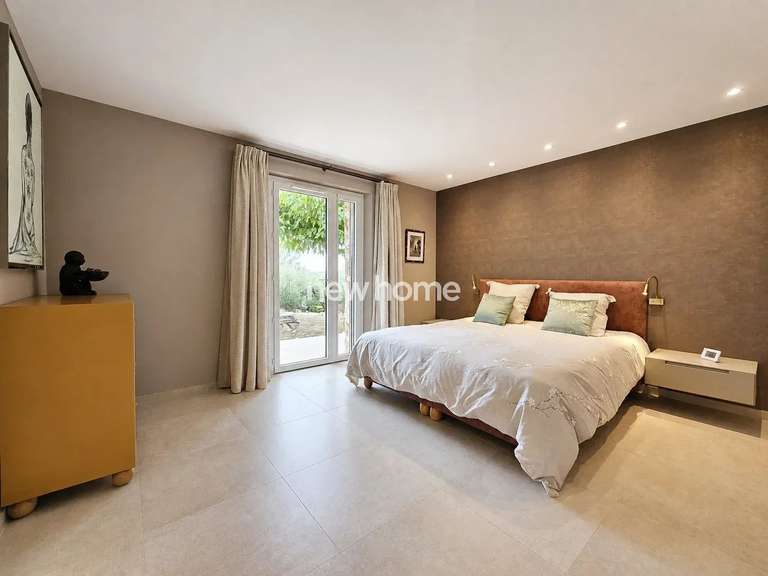 Maison Saint-Antonin-du-Var - 3 chambres - 202m²