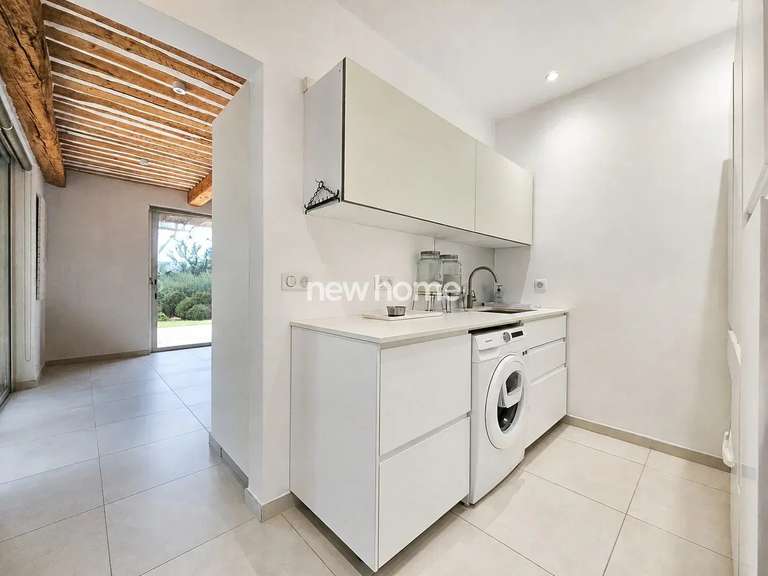 Maison Saint-Antonin-du-Var - 3 chambres - 202m²