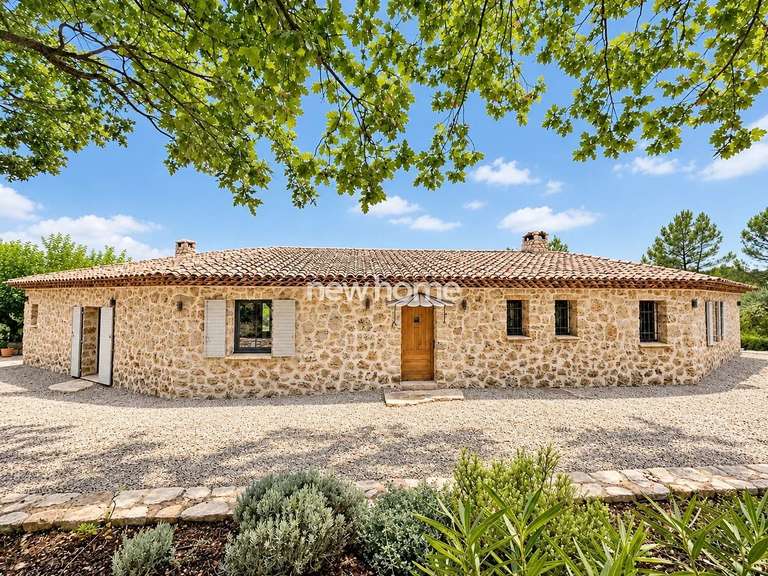Maison Saint-Antonin-du-Var - 3 chambres - 202m²