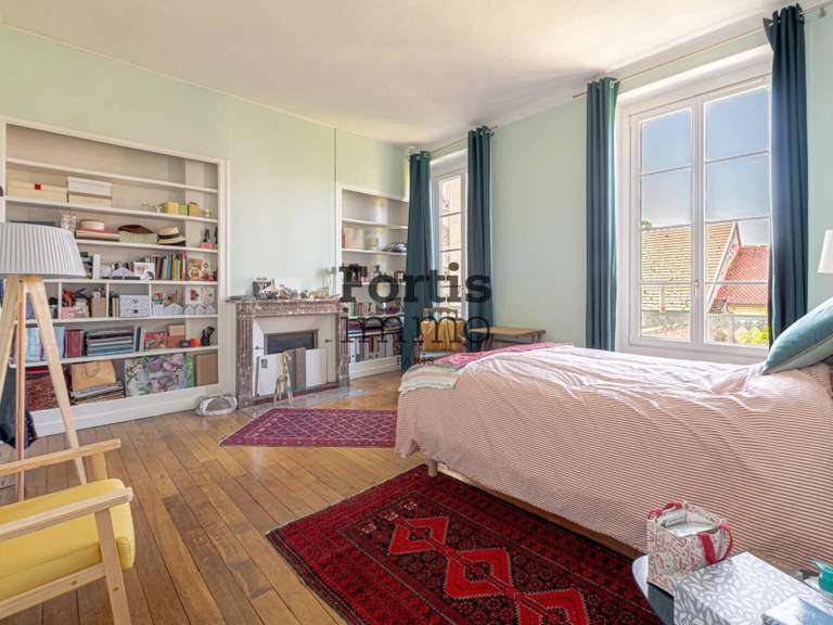 Maison Villeneuve-sur-Yonne - 522m²
