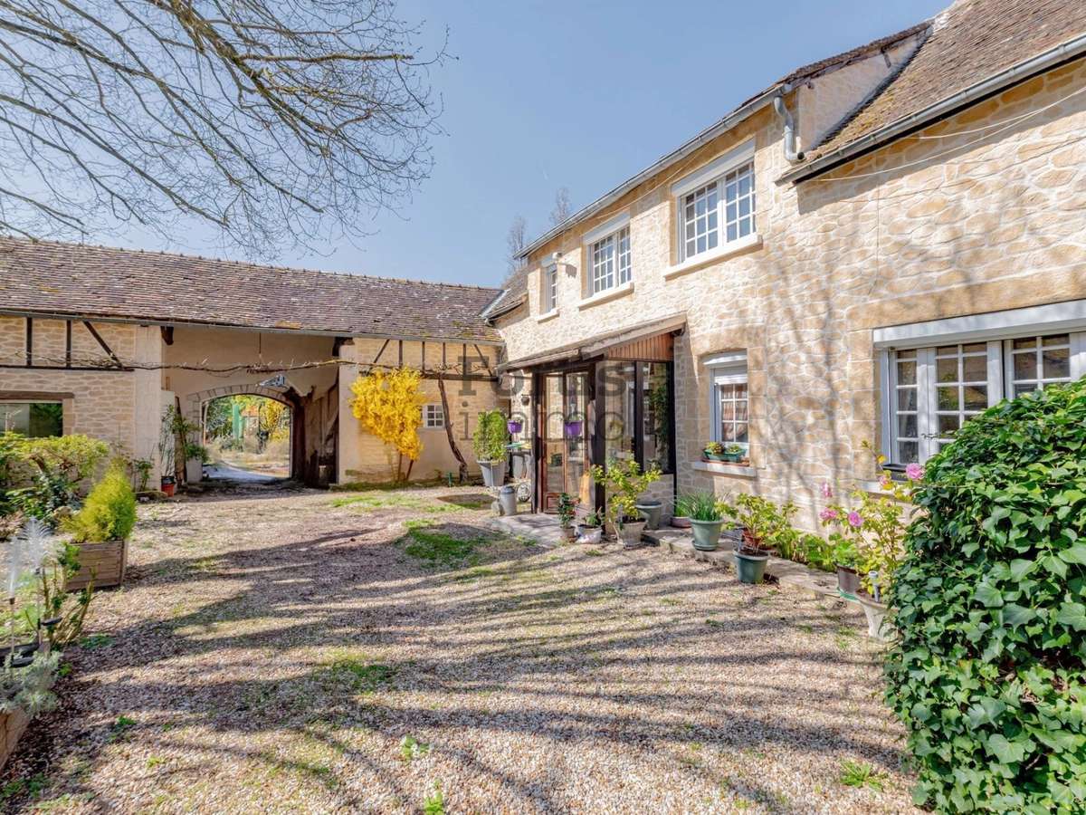 Maison Cherisy