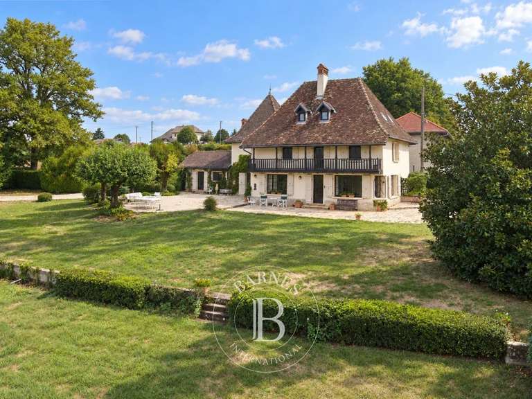 Maison Le Pont-de-Beauvoisin - 6 chambres - 205m²