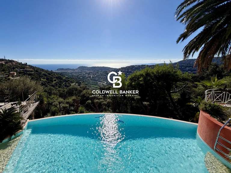 Maison Cavalaire-sur-Mer - 6 chambres - 255m²