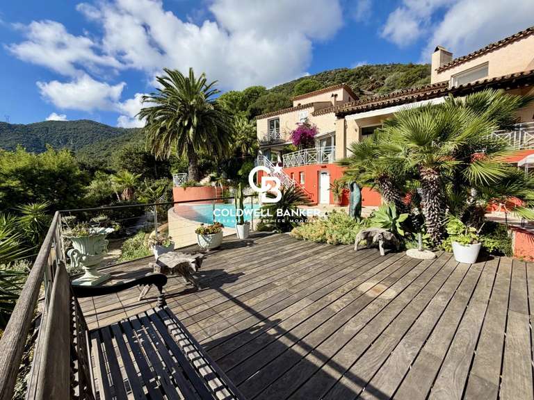 Maison Cavalaire-sur-Mer - 6 chambres - 255m²
