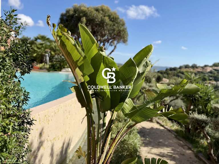 Maison Cavalaire-sur-Mer - 6 chambres - 255m²