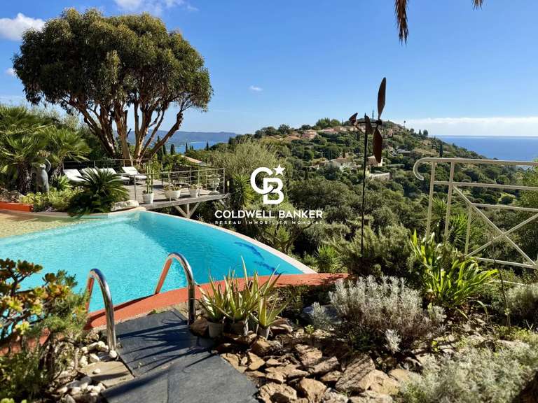 Maison Cavalaire-sur-Mer - 6 chambres - 255m²
